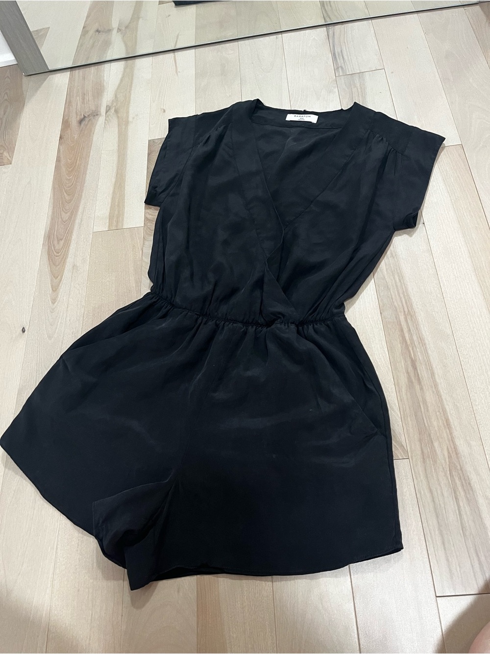 Aritzia - Babaton Black V-Neck Short Sleeve Romper